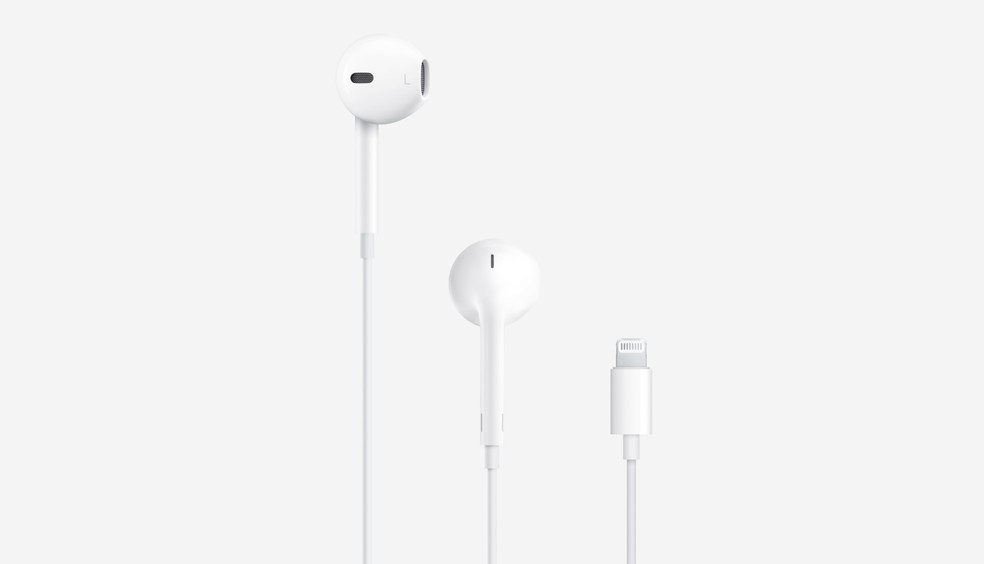 Existem 700 milhões de fones de ouvido compatíveis com o padrão Lightning no mundo, de acordo com a Apple — Foto: Reprodução/Apple