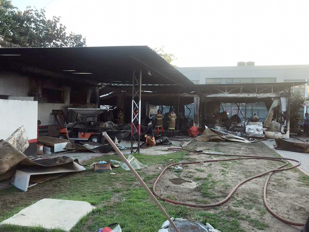 Parte das instalações do CT do Flamengo devastadas pelas chamas — Foto: Arquivo pessoal