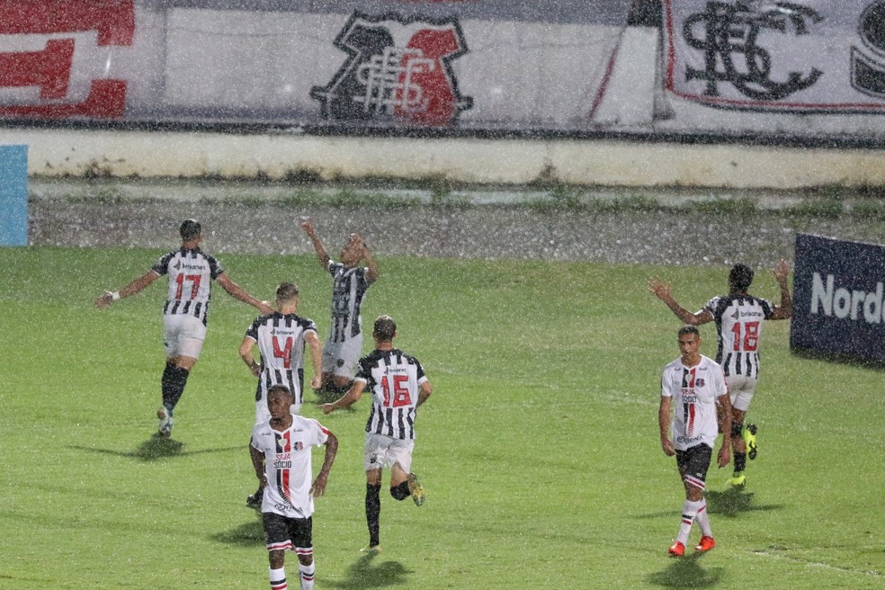 Primeira vitória do Botafogo-PB na temporada aconteceu no último sábado, contra o Santa Cruz — Foto: Marlon Costa/Pernambuco Press