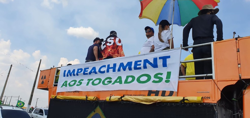 RIO BRANCO (AC) - Apoiadores de Jair Bolsonaro usaram carro de som durante carreata — Foto: Andryo Amaral/Rede Amazônica Acre