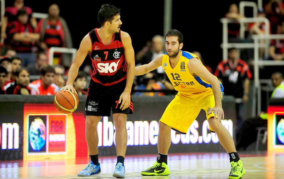 Laprovittola em ação com o Flamengo na final de 2014: título e MVP — Foto: Agência Estado