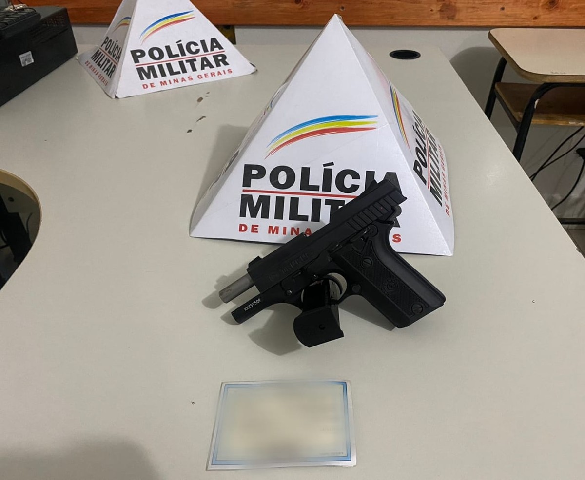 Policial penal é conduzido à delegacia por suspeita de falsa comunicação de crime e comércio ilegal de arma em Montes Claros