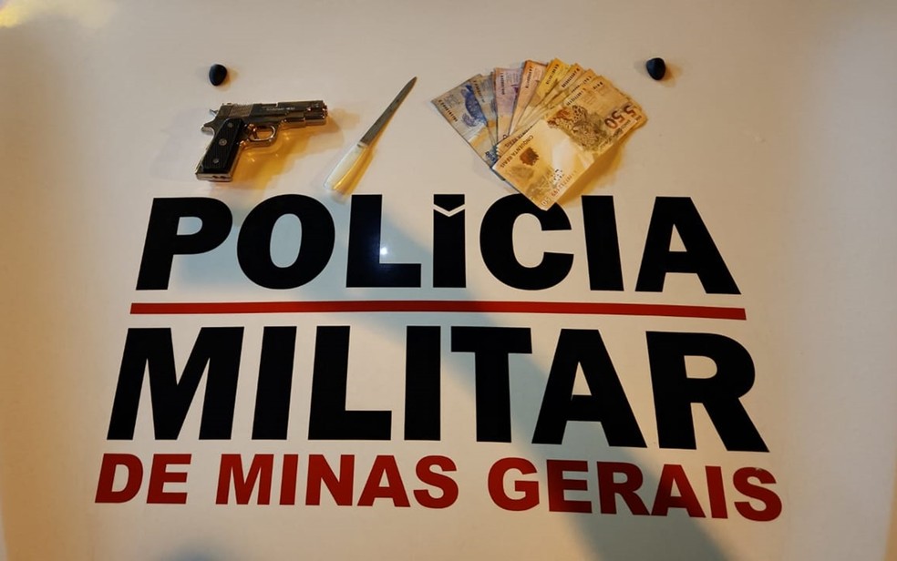 Homem é preso após assaltar frentistas e motorista de aplicativo em posto de combustíveis, em São Lourenço, MG — Foto: Polícia Militar