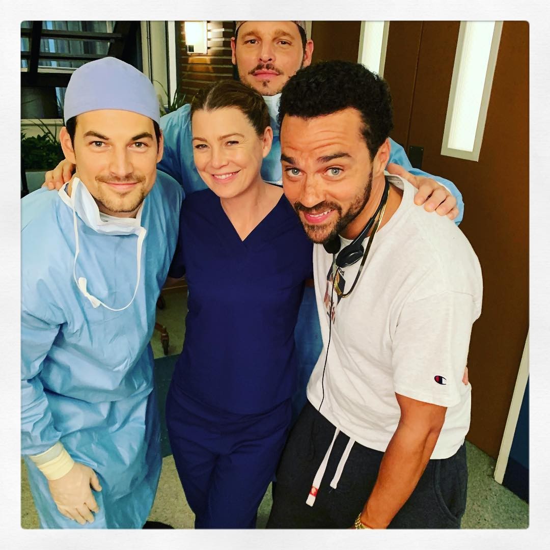 Ellen Pompeo posa com seu colegas nos bastidores de Grey's Anatomy (Foto: reprodução / Instagram)