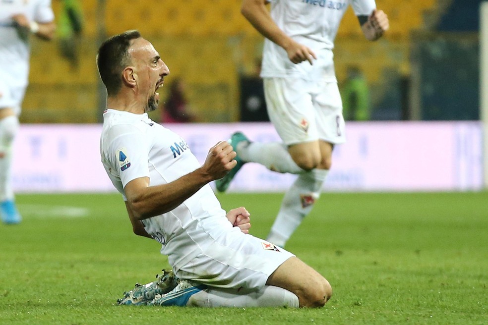 Ribéry comemora gol pela Fiorentina — Foto: EFE/EPA/PAOLO MAGNI
