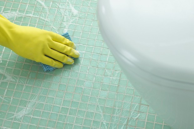 Como tirar limo do banheiro: veja dicas e receitas caseiras (Foto: Getty Images)