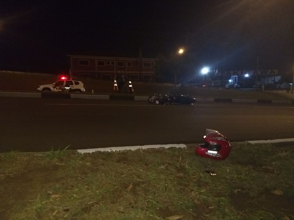 Acidente ocorreu na Avenida Manoel Goulart, em Presidente Prudente (Foto: Stephanie Fonseca/G1)
