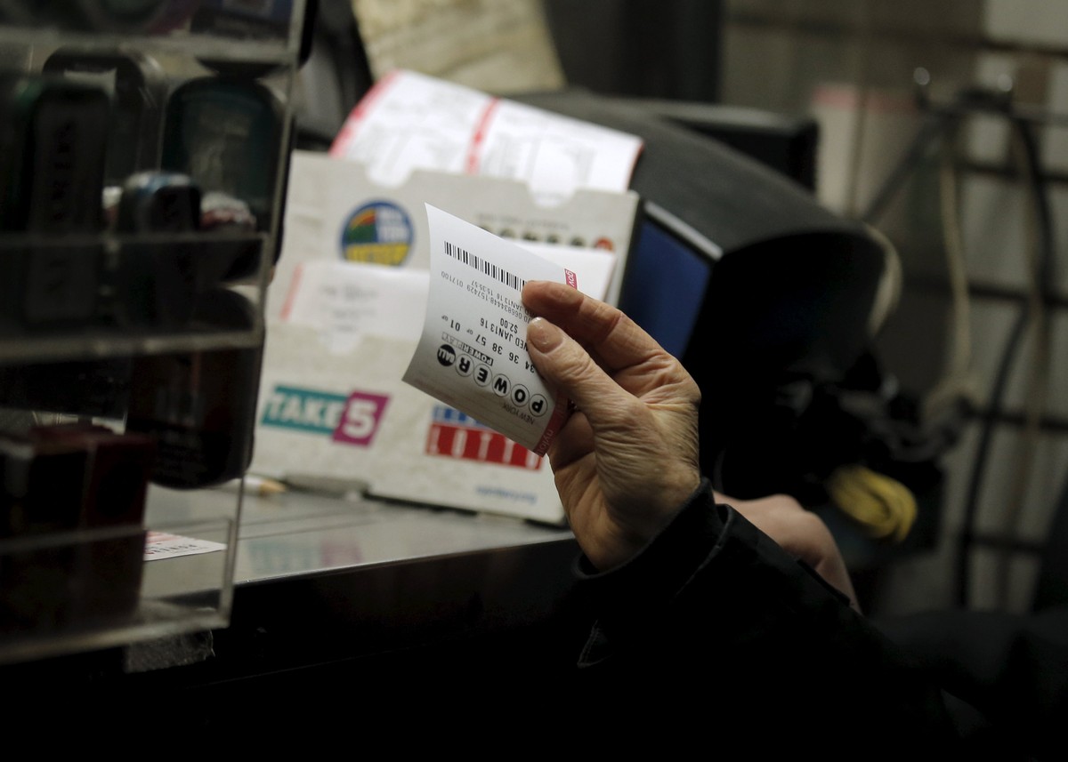 Británicos arrestados por comprar un boleto de lotería premiado con una tarjeta robada y no recibieron un premio de 30 millones de riales brasileños |  Globalismo