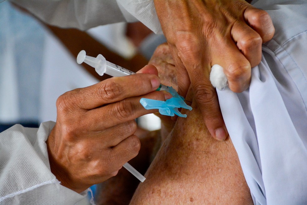 Manaus dá início à vacinação contra Covid em idosos acamados nesta quarta  (3) | Amazonas | G1
