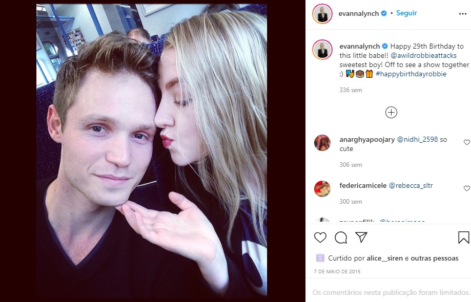 Evanna Lynch compartilhou clique romântico com Robbie Jarvis em 2015 (Foto: Reprodução/Instagram)