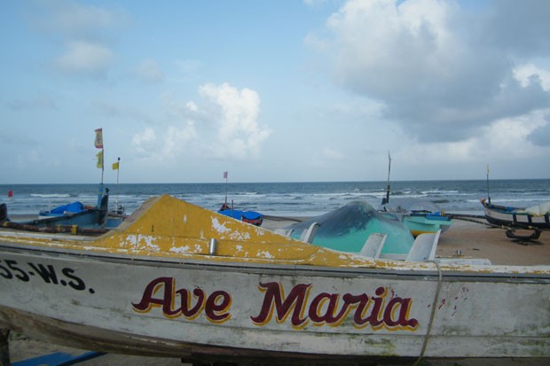 Letreiros em barcos fazem qualquer brasileiro sentir-se em casa (Foto: Gustavo Tavares)