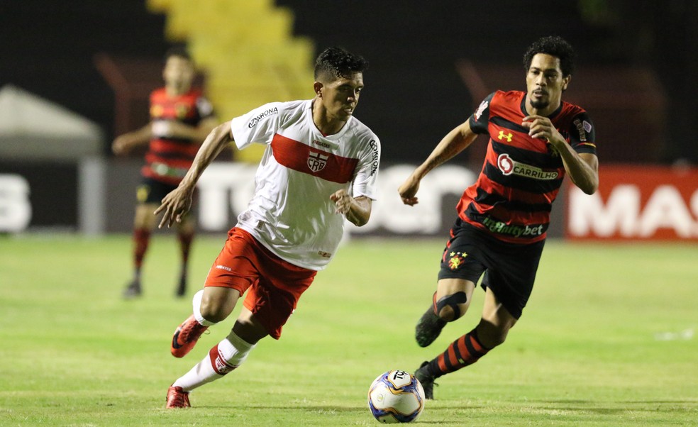Em jogo equilibrado, CRB perdeu por 1 a 0 — Foto: Marlon Costa / Pernambuco Press