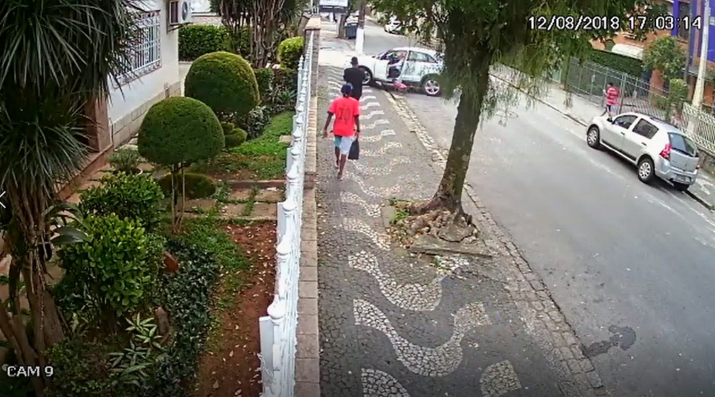 Trio é preso após agredir família e roubar carro de luxo em SP; vídeo Trio é preso após agredir família e roubar carro de luxo em SP; vídeo