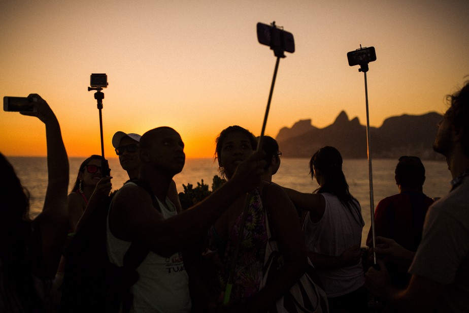 'Pau de selfie' está proibido por medida de segurança