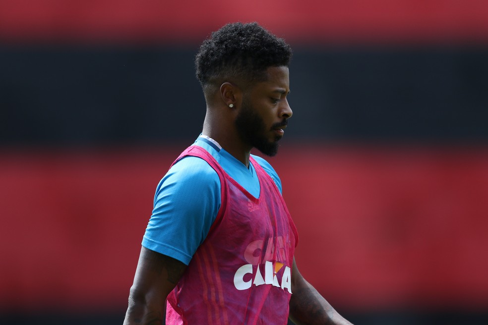 O experiente Michel Bastos foi a principal contratação feita para a Série A (Foto: Aldo Carneiro/Pernambuco Press)