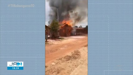 Casa é destruída pelo fogo em povoado de Augustinópolis