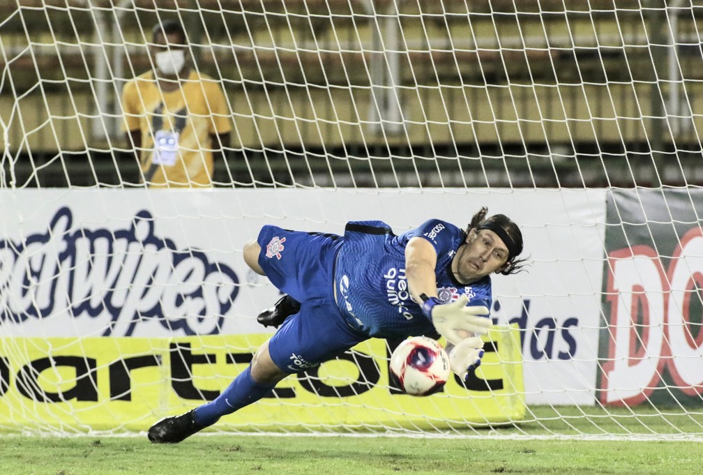 Cássio chega a 20 defesas em penalidades, e se aproxima de ídolo do Timão