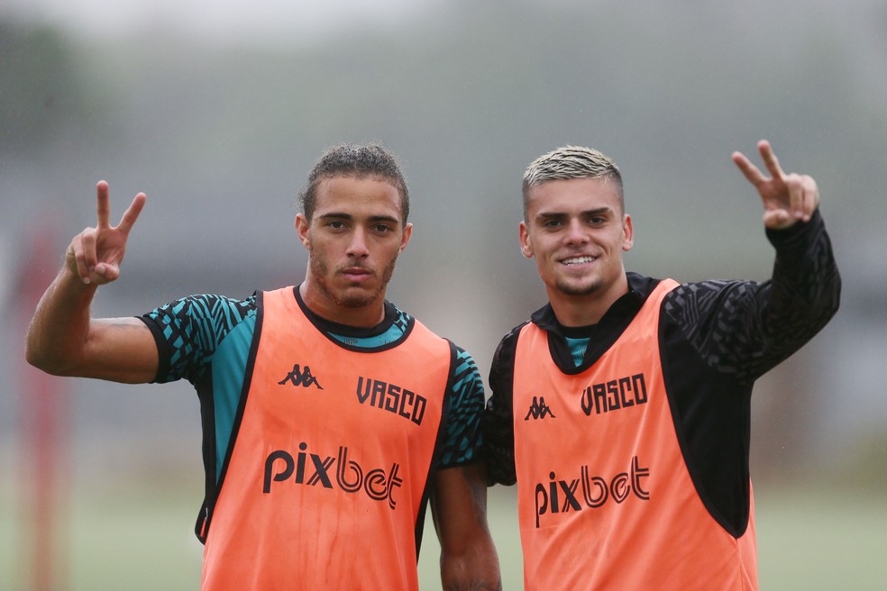 Figueiredo e Gabriel Pec t�m agradado em treinos do Vasco � Foto: Daniel Ramalho/Vasco