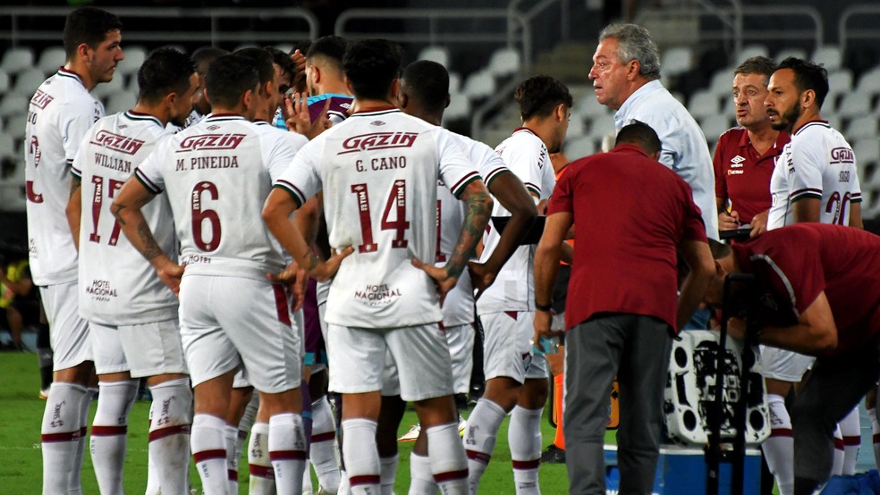 Abel Braga conversa com jogadores do Fluminense — Foto: Mailson Santana/Fluminense