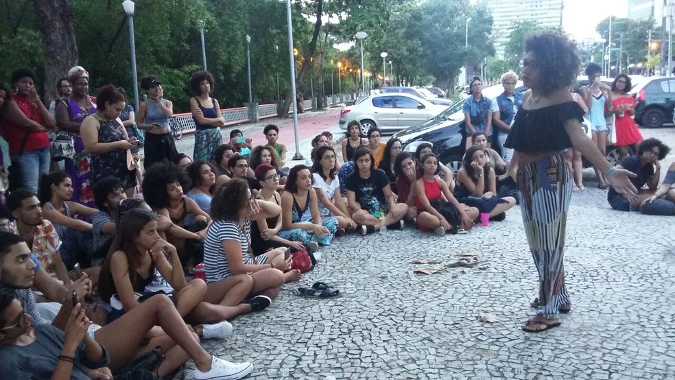 Grupo de poesia formado por mulheres cobrou apuraÃ§Ã£o mais rÃ¡pida sobre o assassinato de Marielle Franco (Foto: Luna Markman/TV Globo)