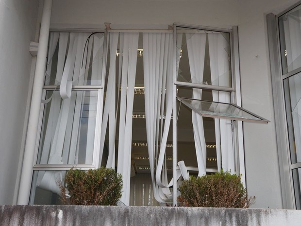 Agência bancária em Nova Cantú ficou destruída após as explosões na madrugada desta sexta-feira (29) (Foto: Arquivo/Jornal Novo Cantu/Célio Roseno)
