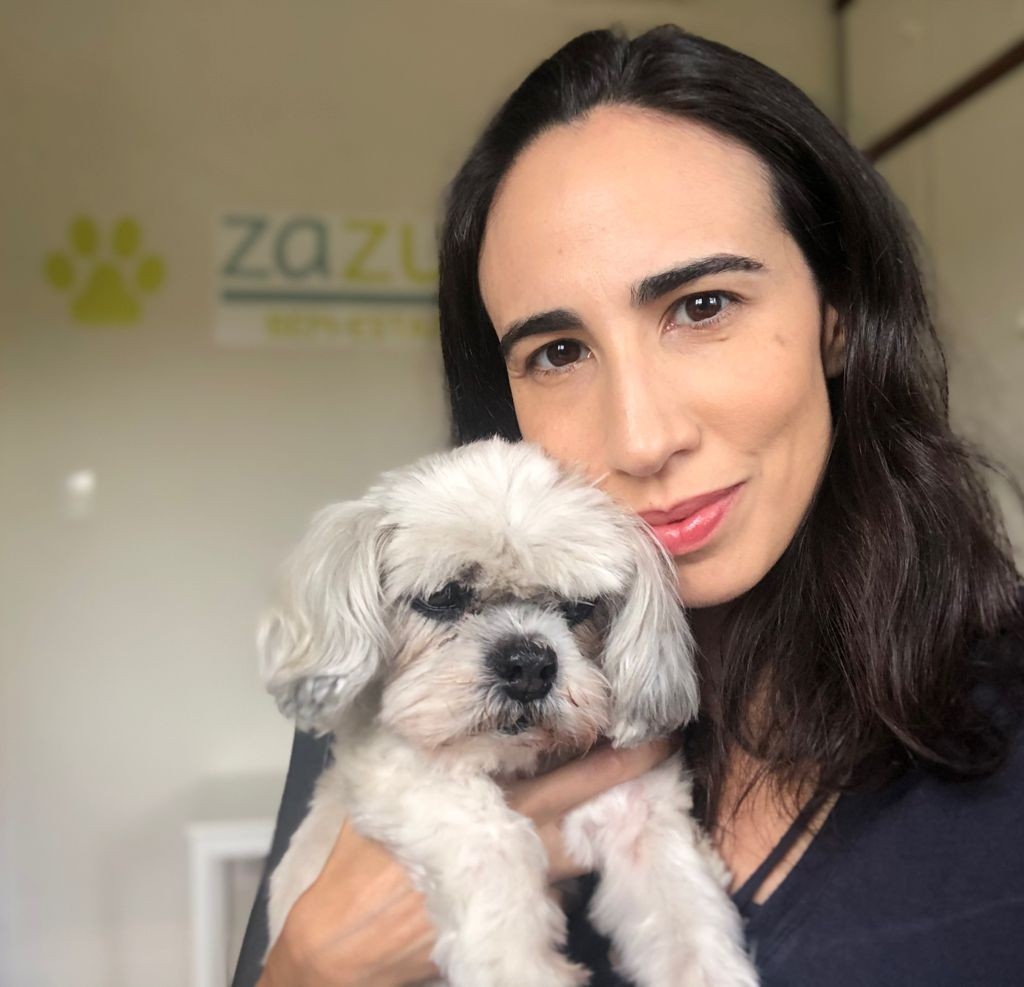 Aline Lex, fundadora da zazuu, e a cachorra Mel (Foto: Divulgação)