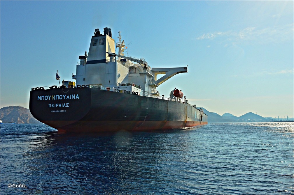 Bouboulina, navio petroleiro operado por empresa grega suspeito de derramar o óleo que atinge o Nordeste, segundo a PF — Foto: Carlos Vadir Góñiz Fariñas/Arquivo pessoal