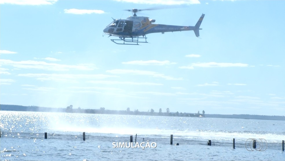 Bombeiros e PM usaram helicóptero para buscar criança desaparecida, durante simulação (Foto: Reprodução/TV Anhanguera)
