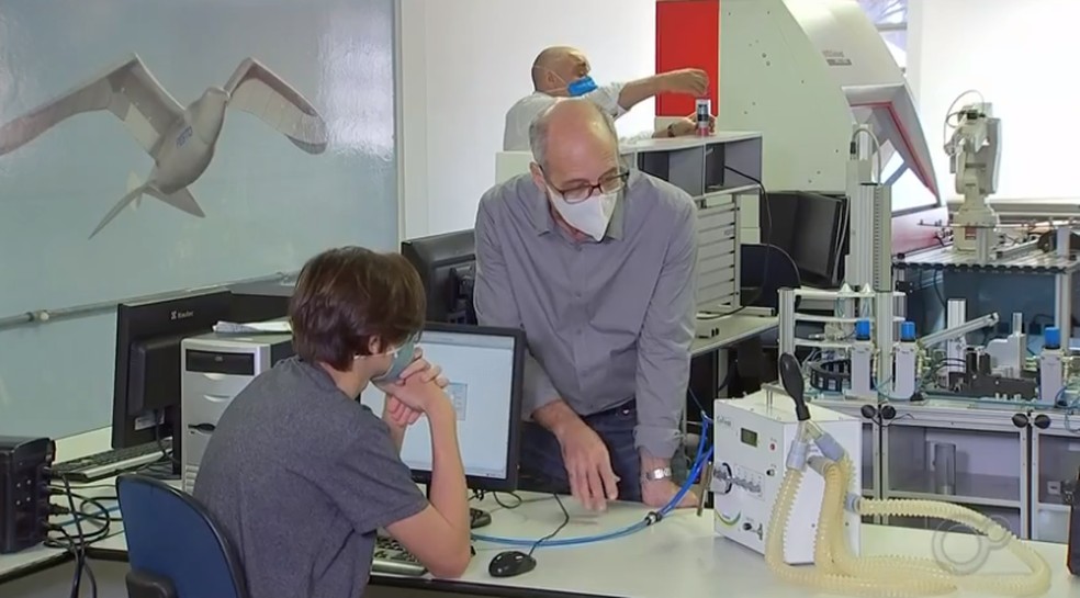Respiradores artificiais de baixo custo são desenvolvidos pela Fatec de Tatuí — Foto: Reprodução/TV TEM