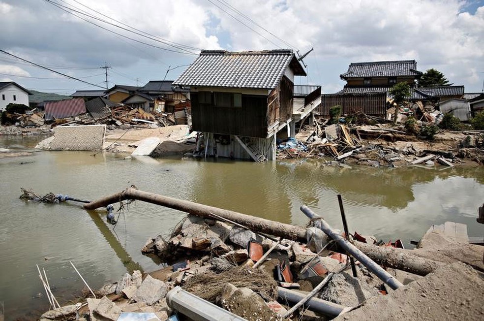 Fortes chuvas destruíram dezenas de casas na Japão (Foto: Issei Kato/Reuters)