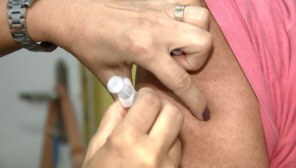 Sesap alerta que apenas pessoas que vão viajar para áreas de risco devem tomar a vacina (Foto: Reprodução/EPTV)