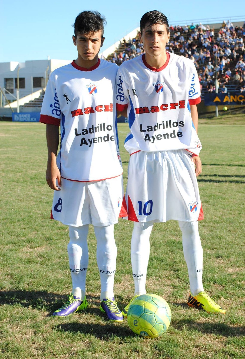 Miguel Merentiel (dir.) em campo pela seleção de Paysandú — Foto: Arquivo Pessoal
