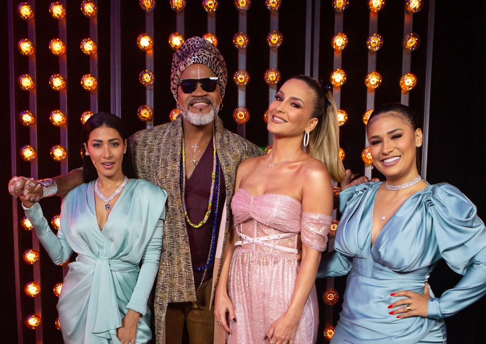 Técnicos posam na estreia da nova temporada — Foto: Artur Meninea/Gshow