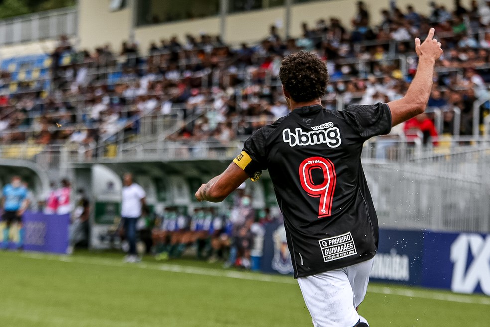 Figueiredo, do Vasco, comemora o gol marcado contra o Lagarto — Foto: João Carlos Gomes