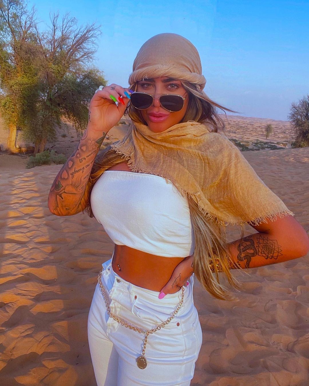 Em Dubai, Rafaella posa no deserto e recebe elogios na internet (Foto: Reprodução/Instagram)
