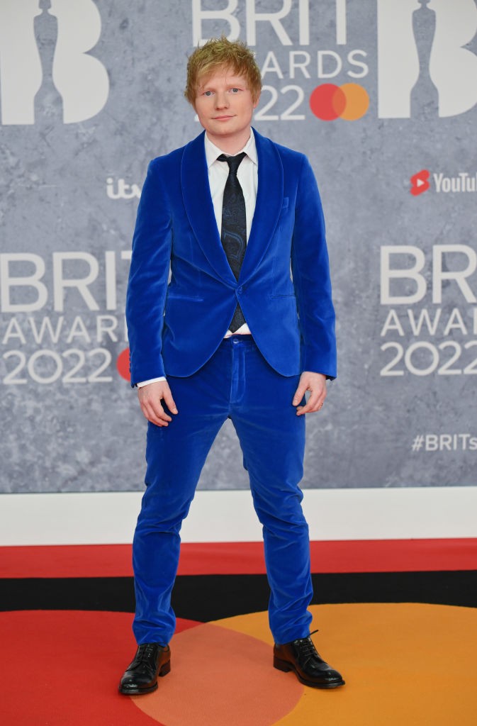 Ed Sheeran monocromático em azul (Foto: Getty Images)