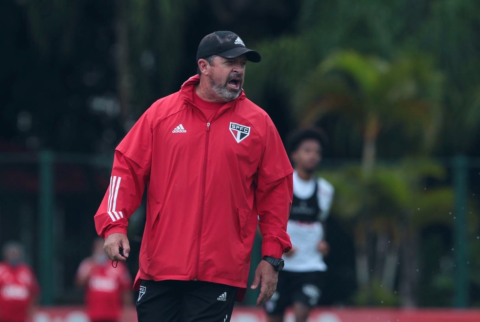 Vizolli tem duas dúvidas no time, e Igor Vinícius ficará com a vaga de Juanfran