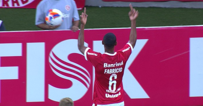 Quase 250 dias após surto, Fabrício volta ao Beira-Rio e reencontra torcida