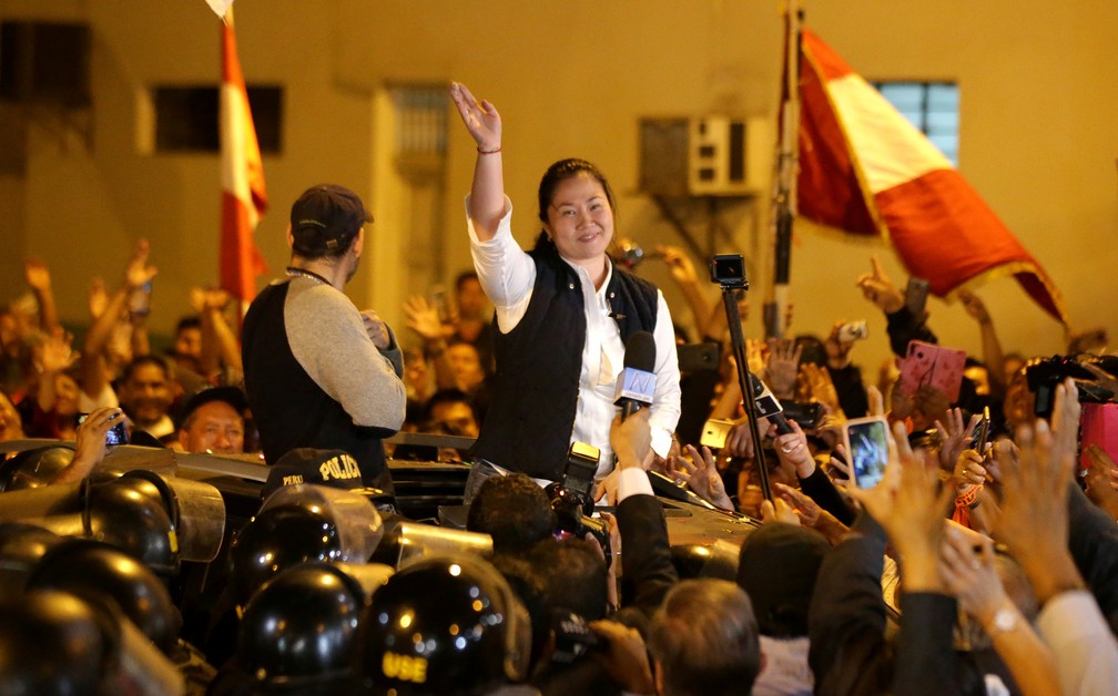 Keiko Fujimori deixa prisão em Lima, no Peru, nesta sexta-feira (29) — Foto: Guadalupe Pardo/Reuters