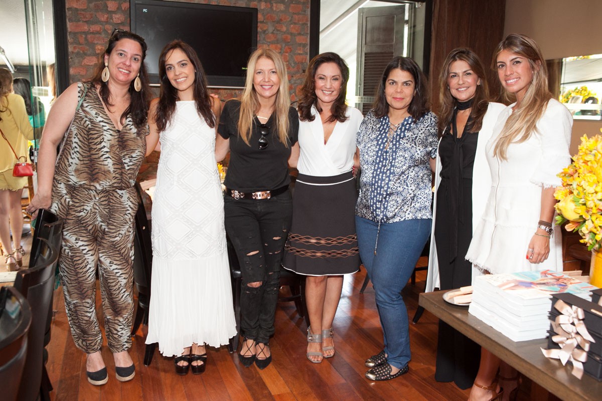 Silvia Rogar, Liana Sobral, Donata Meirelles, Christina Sobral, Daniela Falcão, Ritta e Regina Sobral (Foto: Cesar França)