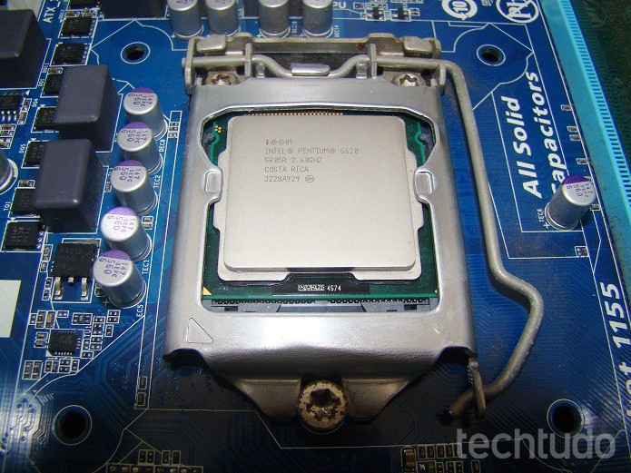 Processador sem pasta térmica (Foto: Felipe Alencar/TechTudo)