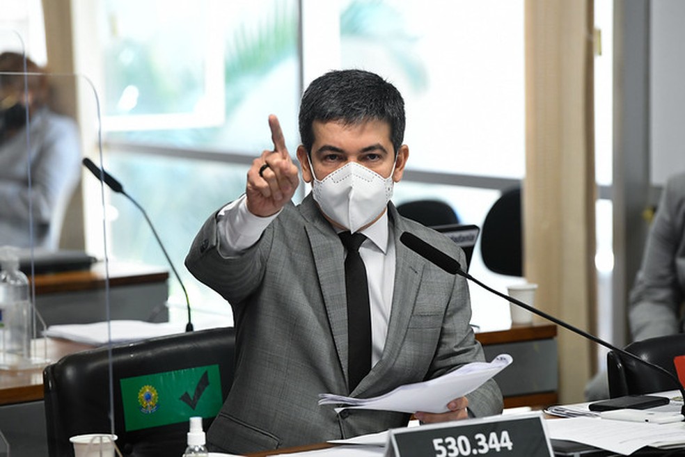 O senador Randolfe Rodrigues, durante reunião da CPI da Covid, no ano passado — Foto: Jefferson Rudy/Agência Senado