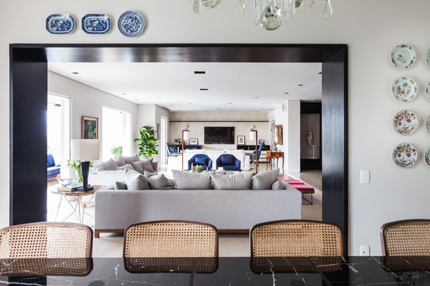 Reforma traz ambientes integrados e ar moderno para apartamento  (Foto: Divulgação)