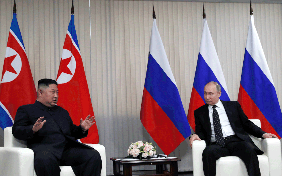 O presidente russo, Vladimir Putin, e o líder norte-coreano Kim Jong-un — Foto: Sergei Ilnitsky / Pool / via Reuters