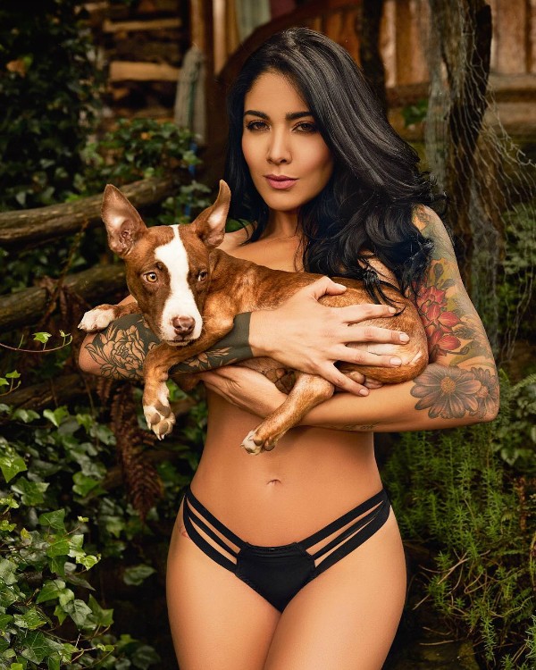 Erika Fernandez e o cãozinho Jerry (Foto: Reprodução Instagram)