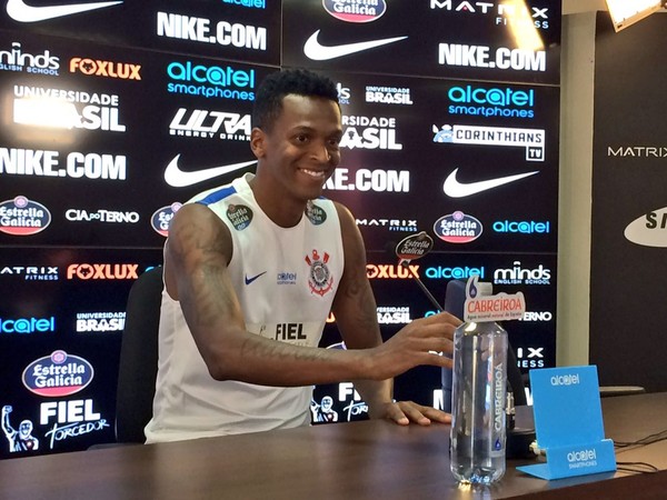 Jô pede calma para Corinthians vencer, mas avisa: 