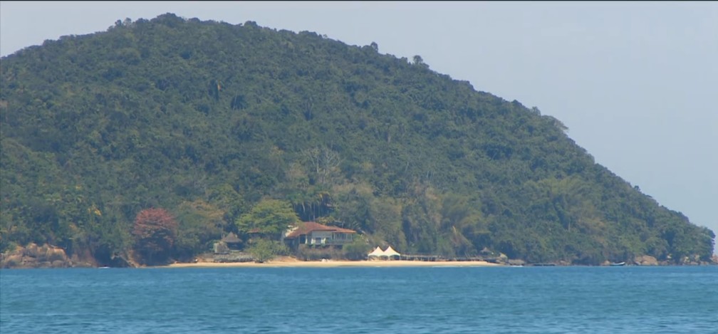 Ilha paradisíaca em Ubatuba, no Litoral Norte de SP, vai a leilão por R$ 23 milhões — Foto: TV Globo/Reprodução