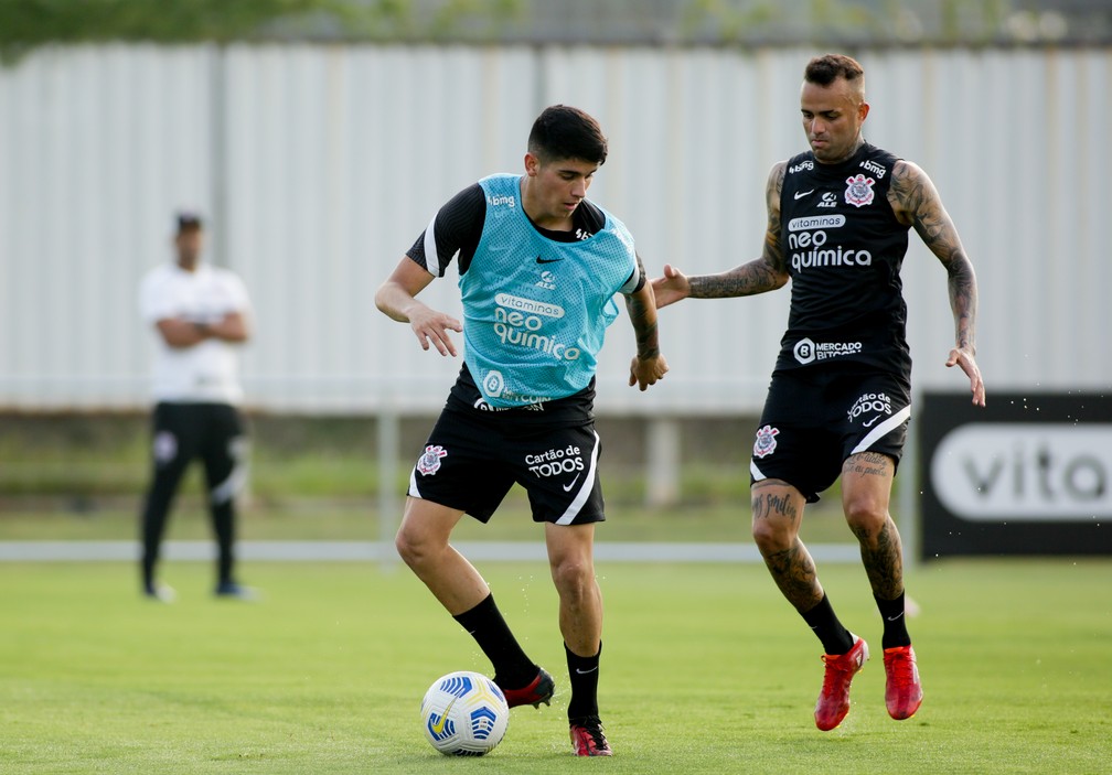 Sem espaço, Araos segue sem ganhar oportunidades no Corinthians
