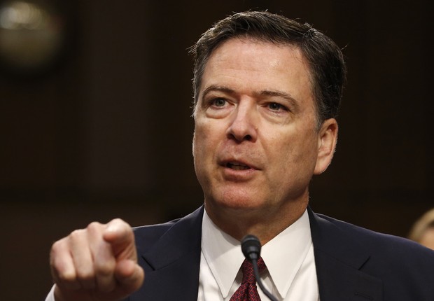 James Comey, ex-diretor do FBI, fala à comissão nos EUA (Foto: Jonathan Ernst/Reuters)