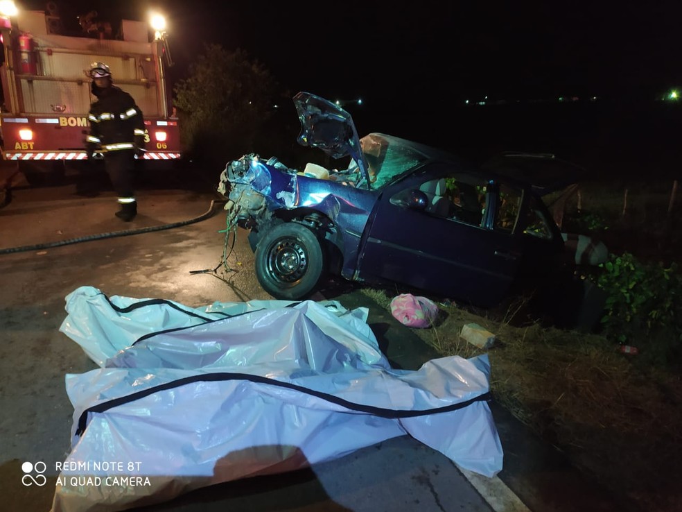 Quatro pessoas morreram no local do acidente, entre elas duas crianças — Foto: Ascom/Bombeiros